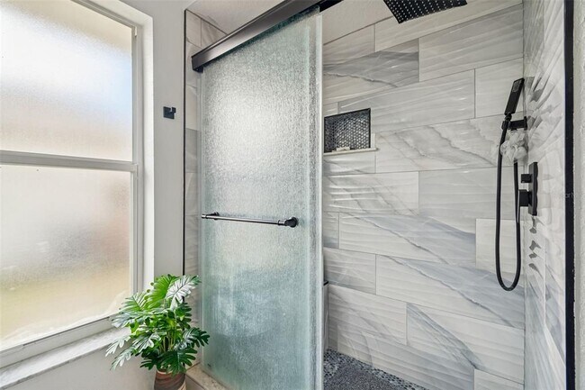 Building Photo - 1062 Greenturf Rd