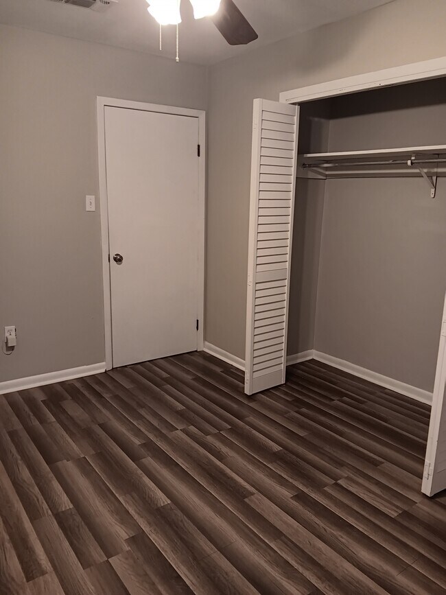 Building Photo - 8722 Orleans Dr