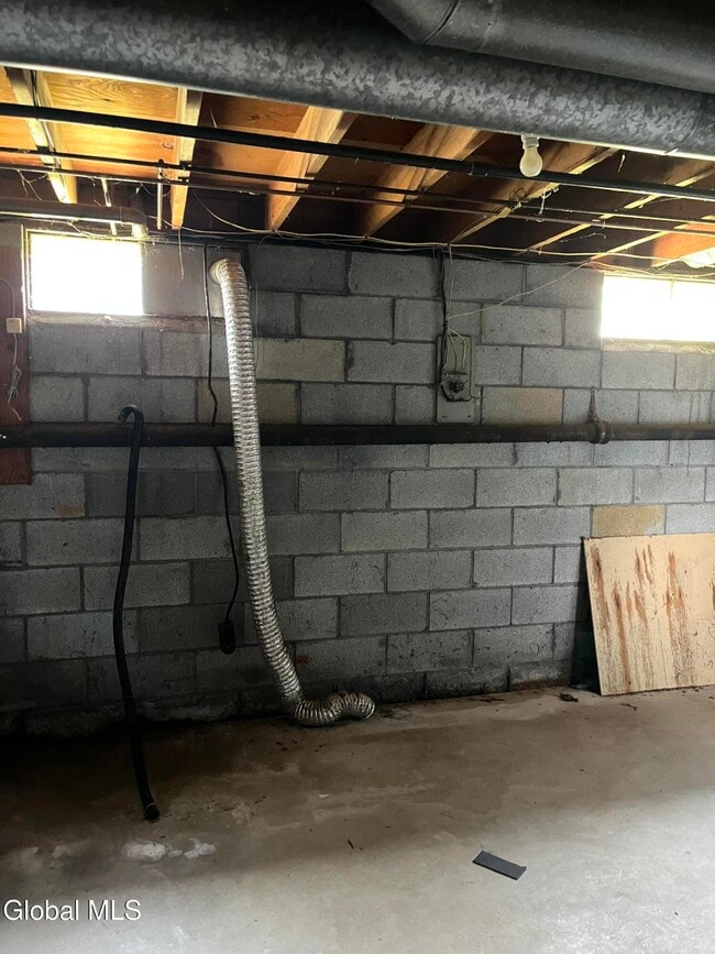 Building Photo - 5 Bayberry Dr