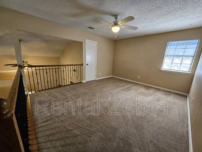 Building Photo - 1405 Paintbrush St