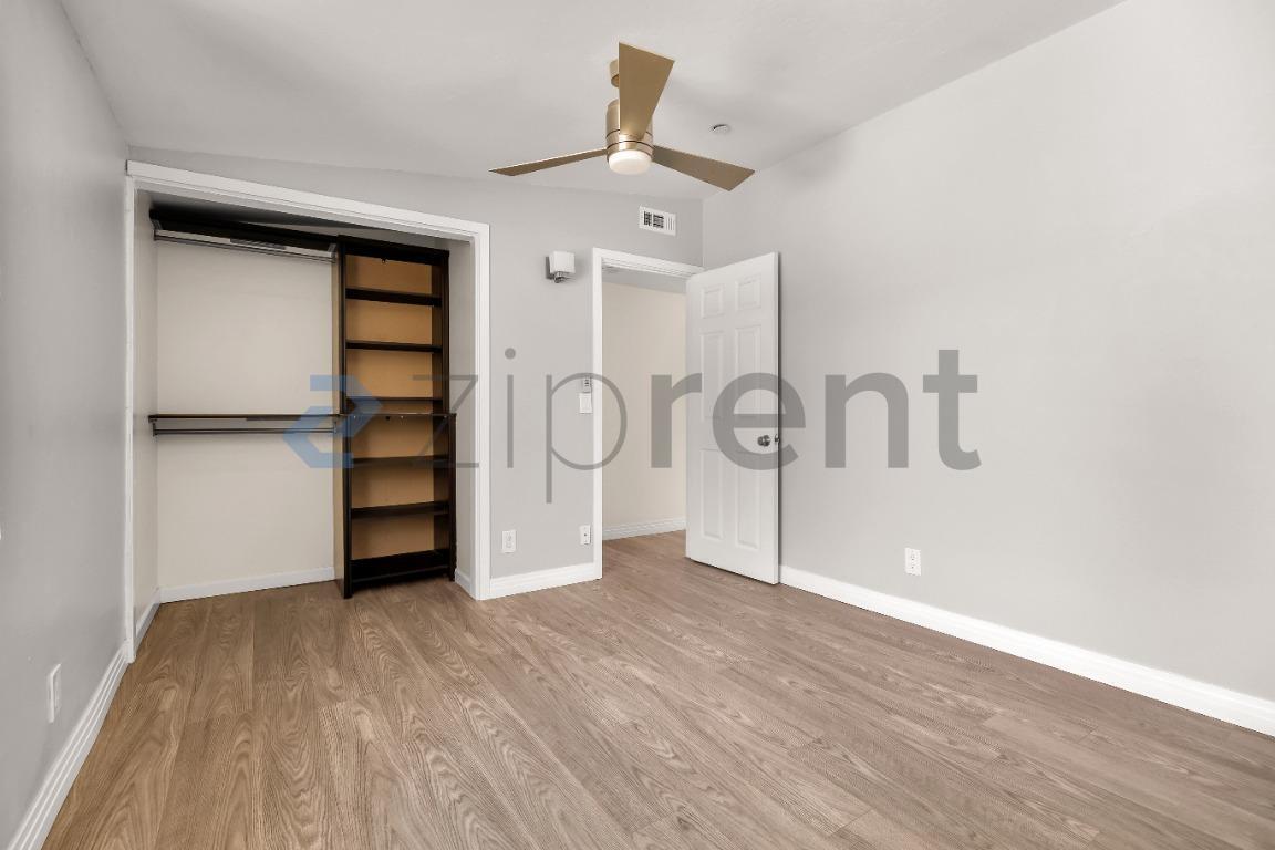 Building Photo - Unit