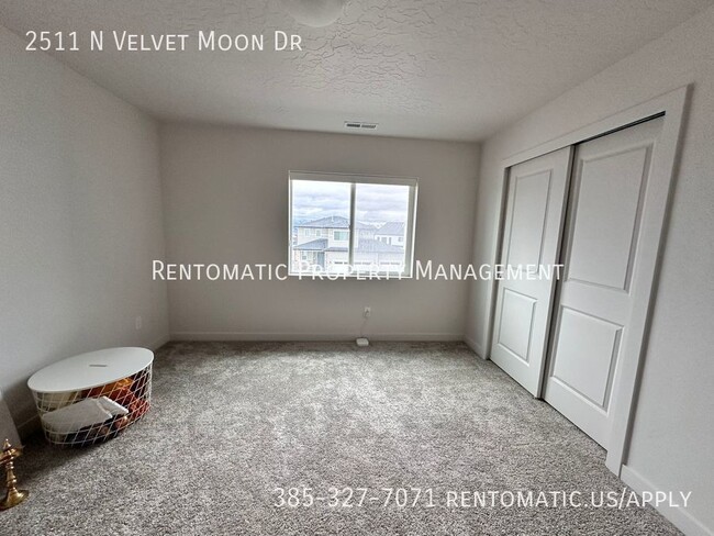 Building Photo - 2511 N Velvet Moon Dr