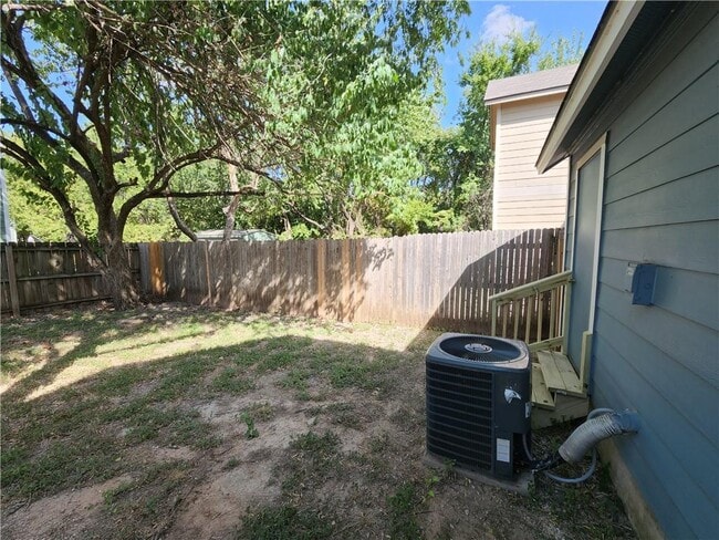 Building Photo - 304 Windridge Village Cove