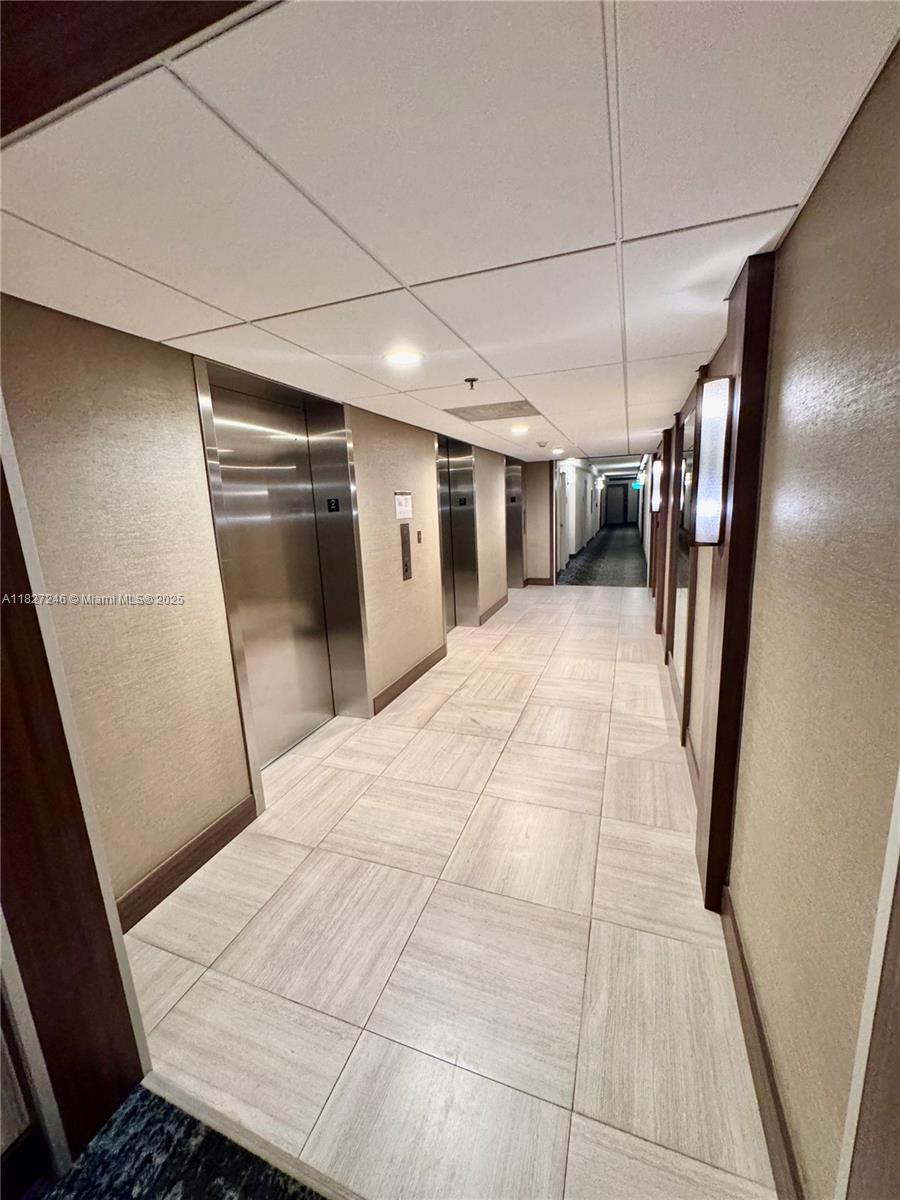 Building Photo - 3731 N Country Club Dr