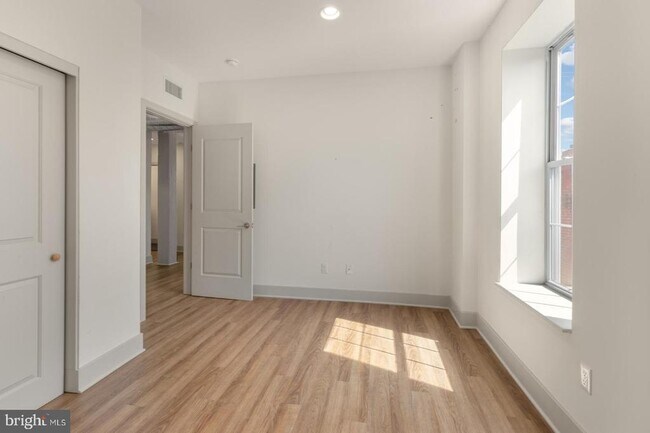 Building Photo - 1618 Mifflin St