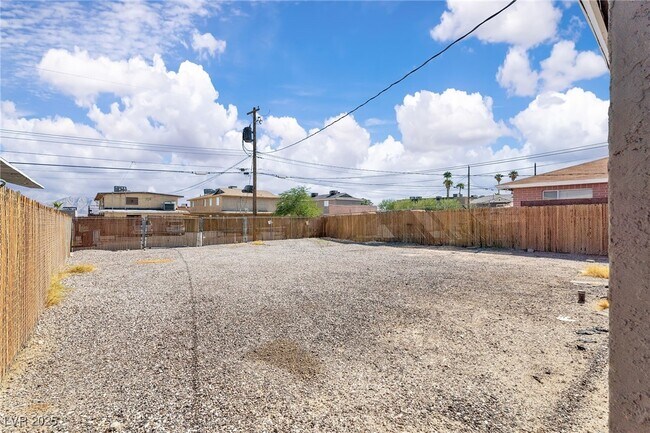 Building Photo - 710 N 10th St