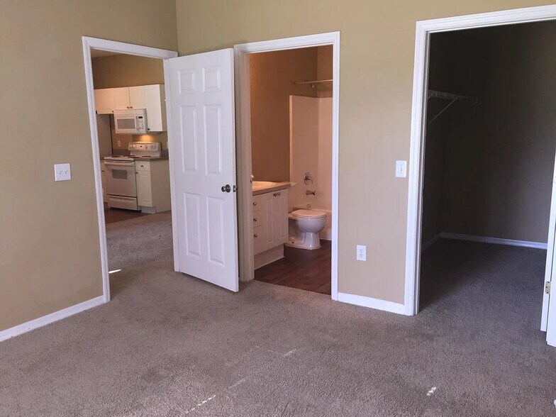 Building Photo - 841 Grand Regency Pointe
