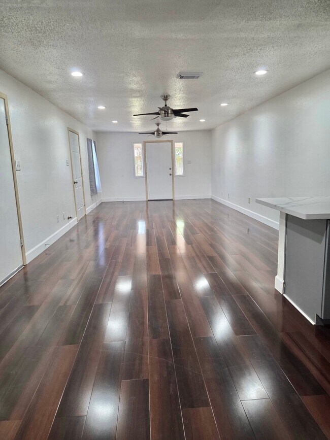 Building Photo - 3527 Rosedale St