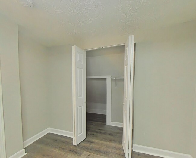 Building Photo - 249 Laurel Ave SW