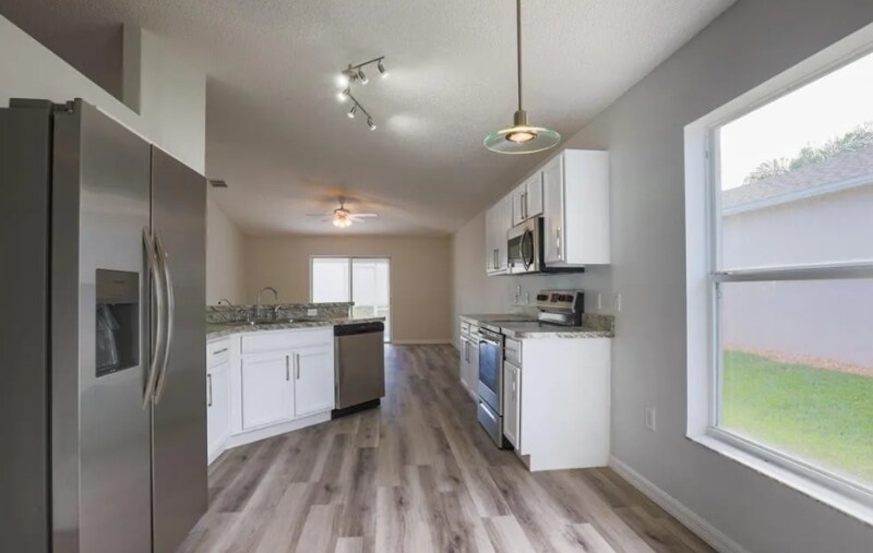 Building Photo - 200 Tree Branch Ln