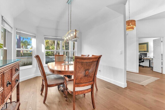 Building Photo - 8951 SE Marina Bay Dr