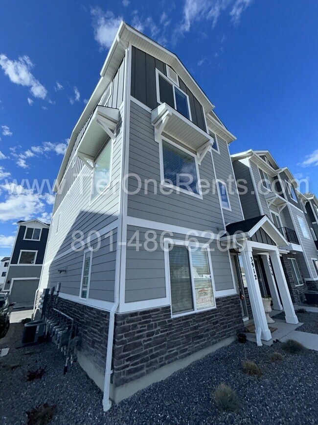 Building Photo - NO DEPOSIT option available for qualified renters!