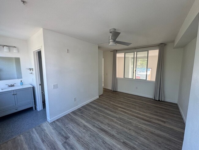 Building Photo - Beautiful 2Br/2Ba Townhome In Little Italy...