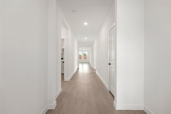 Building Photo - 13505 Harbor Pt Dr
