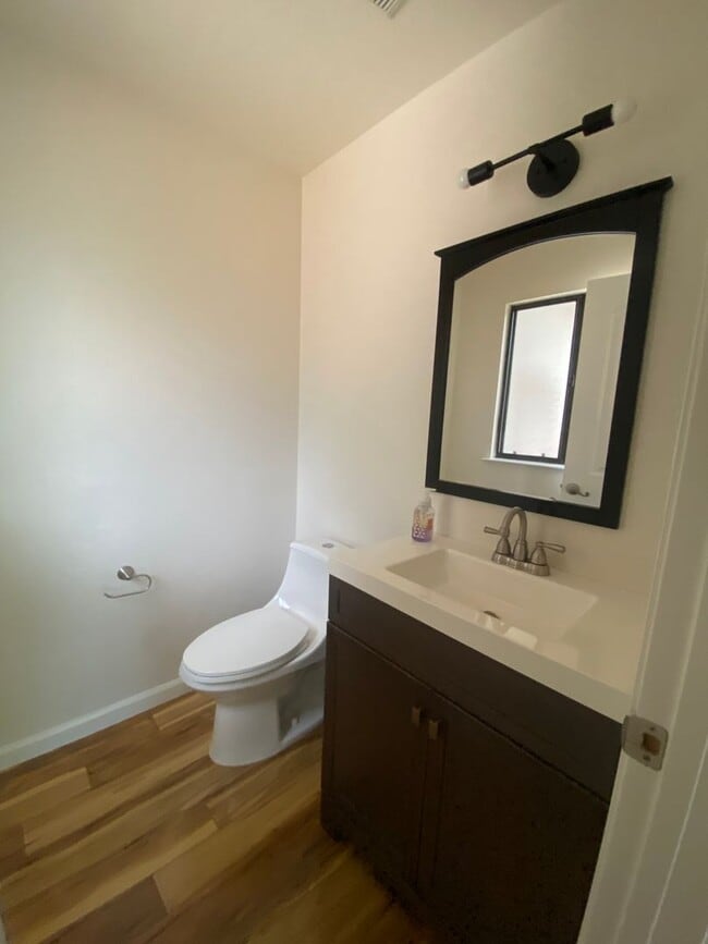 Building Photo - Beautiful 4bd/ 2.5 ba House