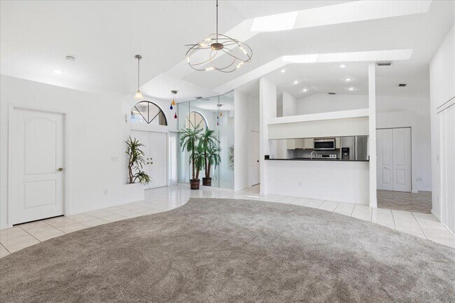 Building Photo - 1902 SE Gaskins Cir