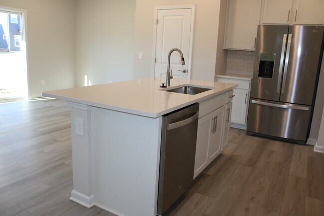 Building Photo - 832 Ottawa Dr