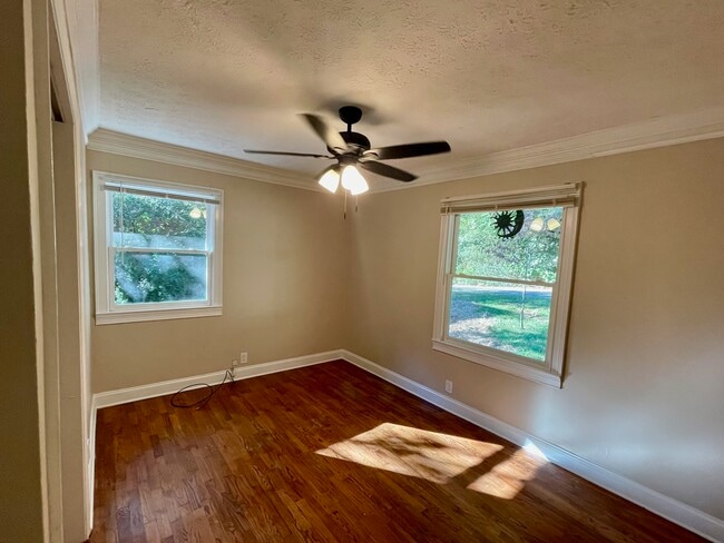 Building Photo - 21 Opal St