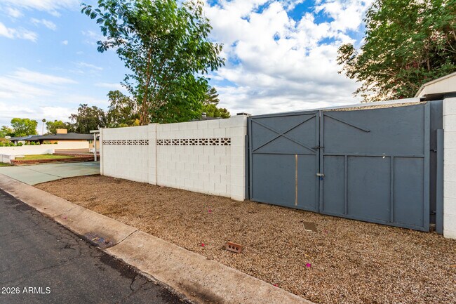 Building Photo - 7340 N 7th Ave