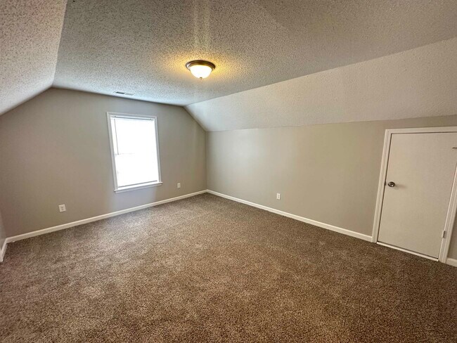 Building Photo - 4627 Chelwood Dr