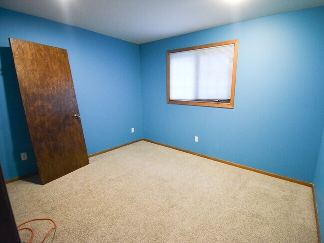 Building Photo - 3-Bedroom NE Rochester home with Sunroom, Fenced Backyard & Attached Garage
