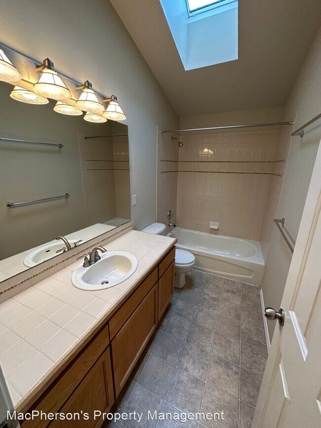 Building Photo - 3 br, 2 bath House - 8538 Midvale Ave N #B
