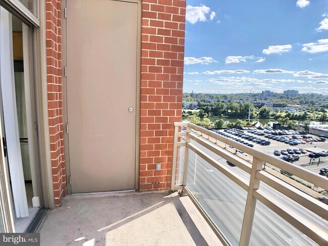 Building Photo - 3600 S Glebe Rd
