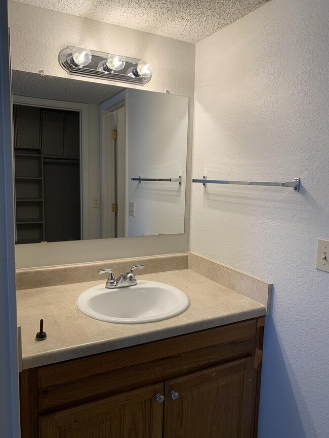 Building Photo - 2182 N Pantano Rd