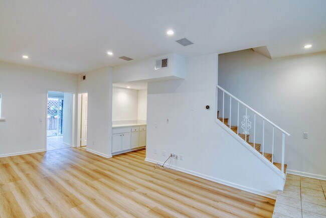 Building Photo - 938 18th St