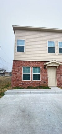 Building Photo - Monroe Duplex