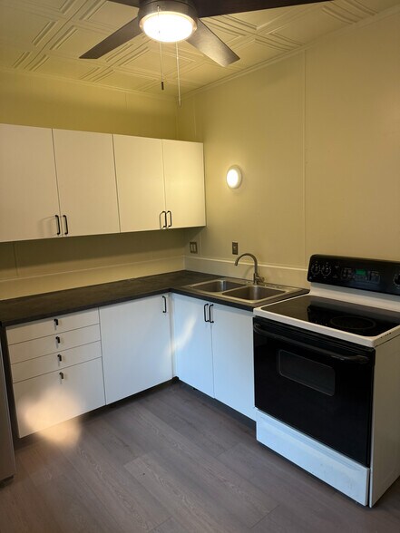 New Kitchen - 102 S Balch St