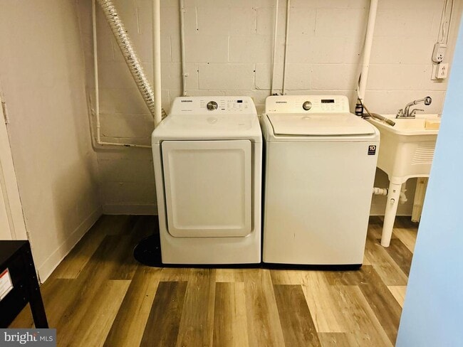 Building Photo - 8134 Mid Haven Rd