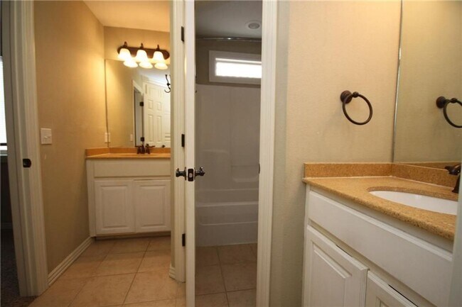 Building Photo - Available June 1st! 3-Bedroom, 2.5-Bathroom Home in Rupple Row