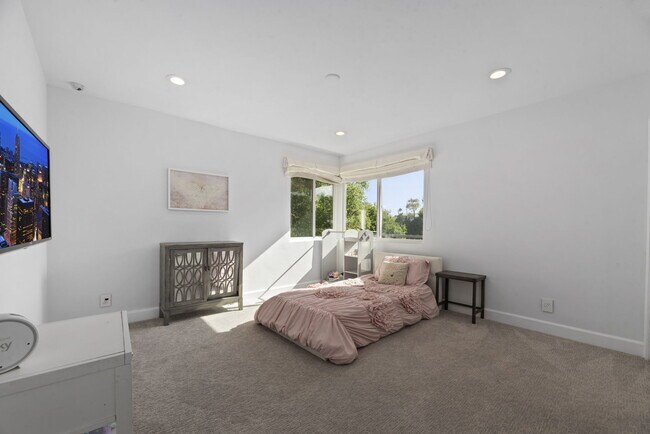 Building Photo - 641 Walther Way