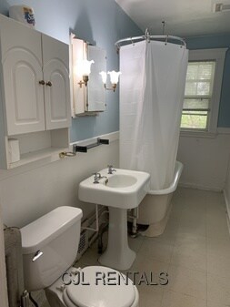 Building Photo - 256 Main St