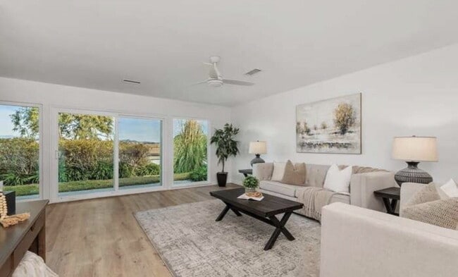Building Photo - 3808 Vista Campana S