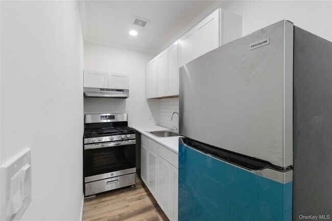 Building Photo - 21-29 Audrey Ave