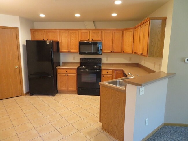 Building Photo - Raco 130/134 Nordic