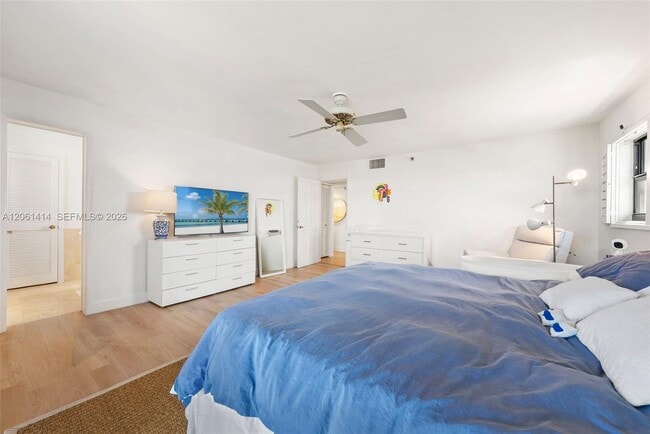 Building Photo - 2575 S Bayshore Dr