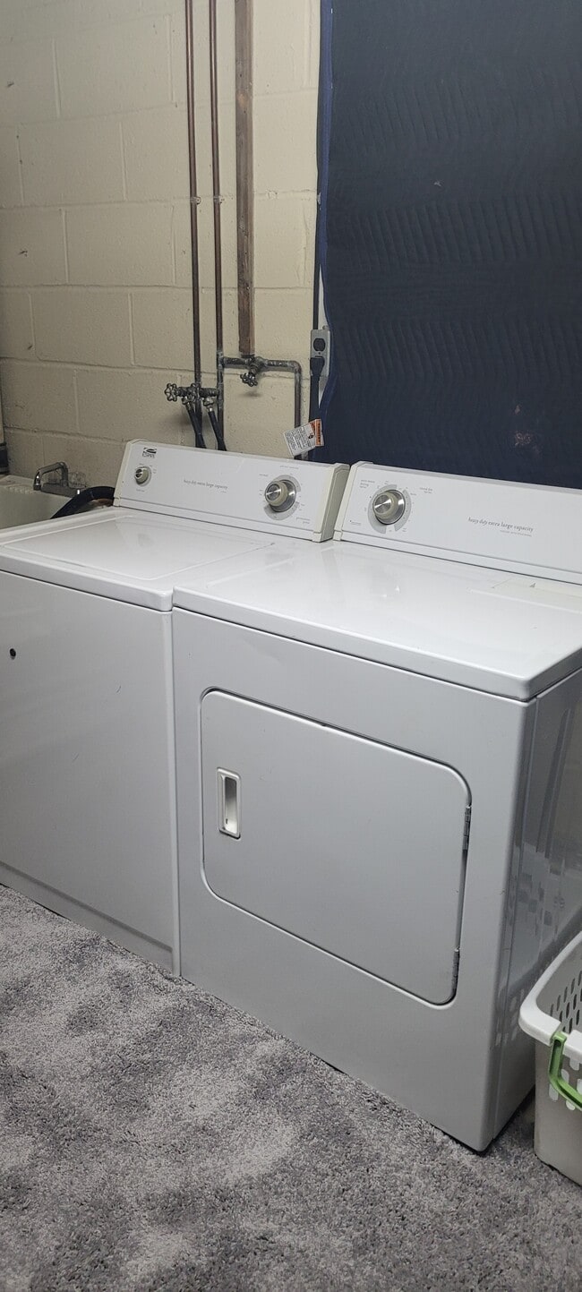 Building Photo - 6106 Hellen Lee Dr