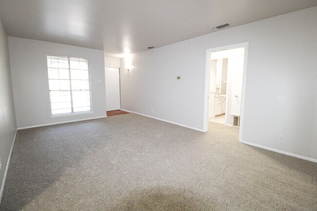 Building Photo - 1031 Fabulous Dr