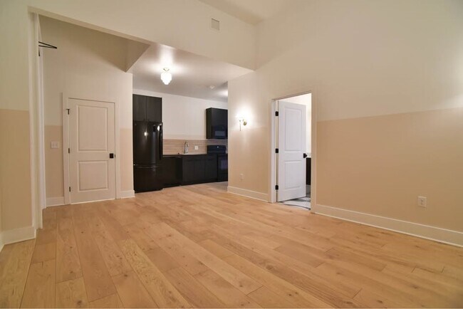 Building Photo - 30 W Broad St