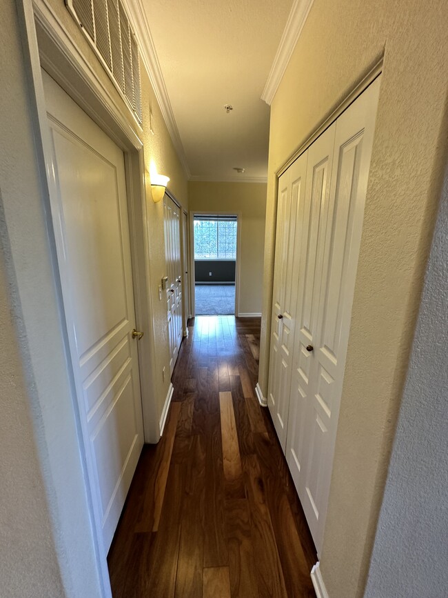 Building Photo - 8035 Lee Dr