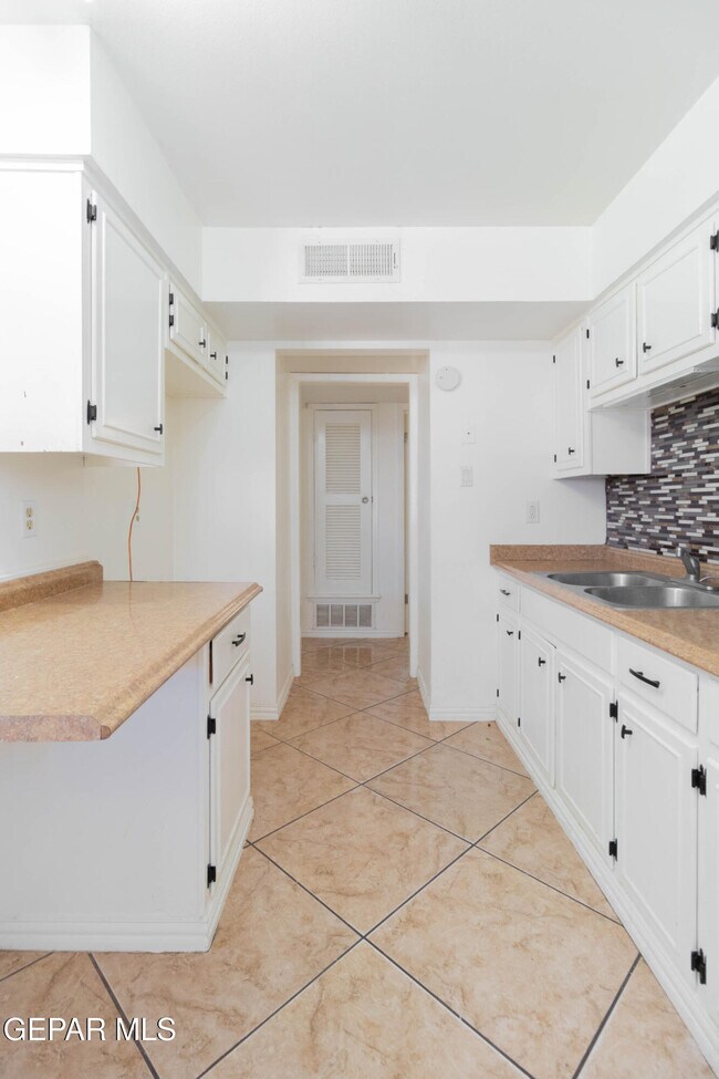 Building Photo - 9924 Minuteman St