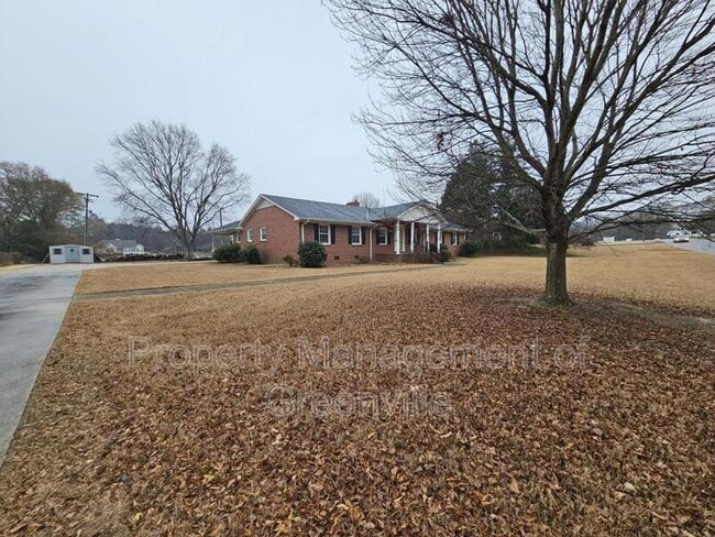 Building Photo - 104 S Orchard Dr