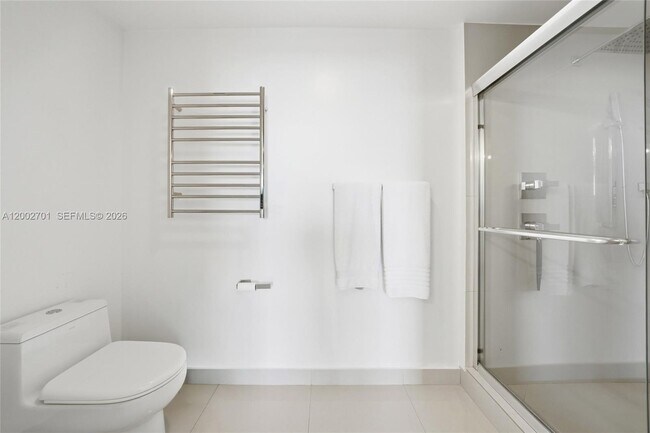 Building Photo - 600 NE 27th St