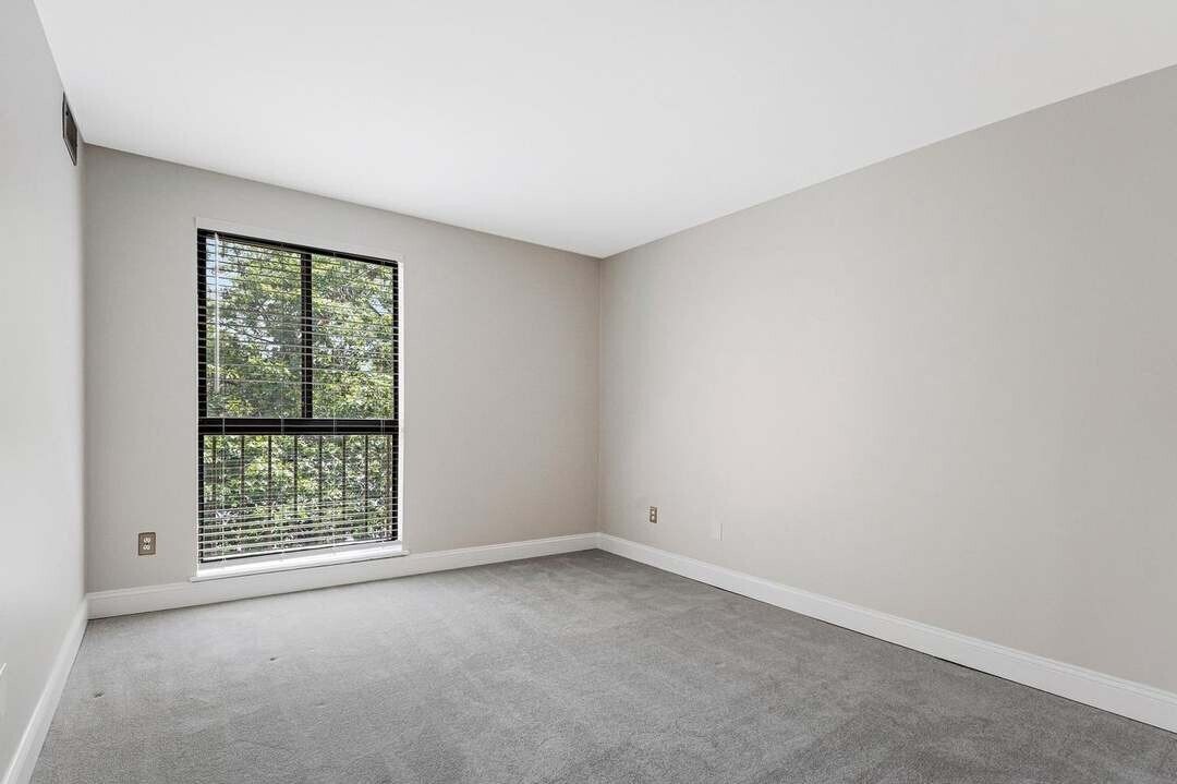Building Photo - 2074 Royal Fern Ct