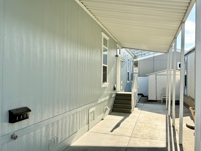 Building Photo - 80 Huntington St