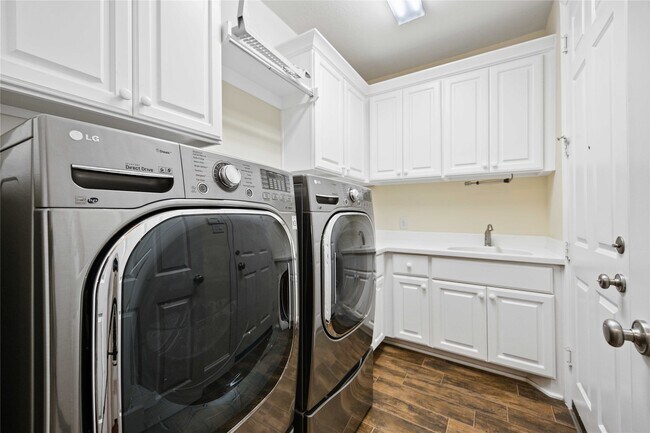 Building Photo - 4110 Clover Ridge Ln