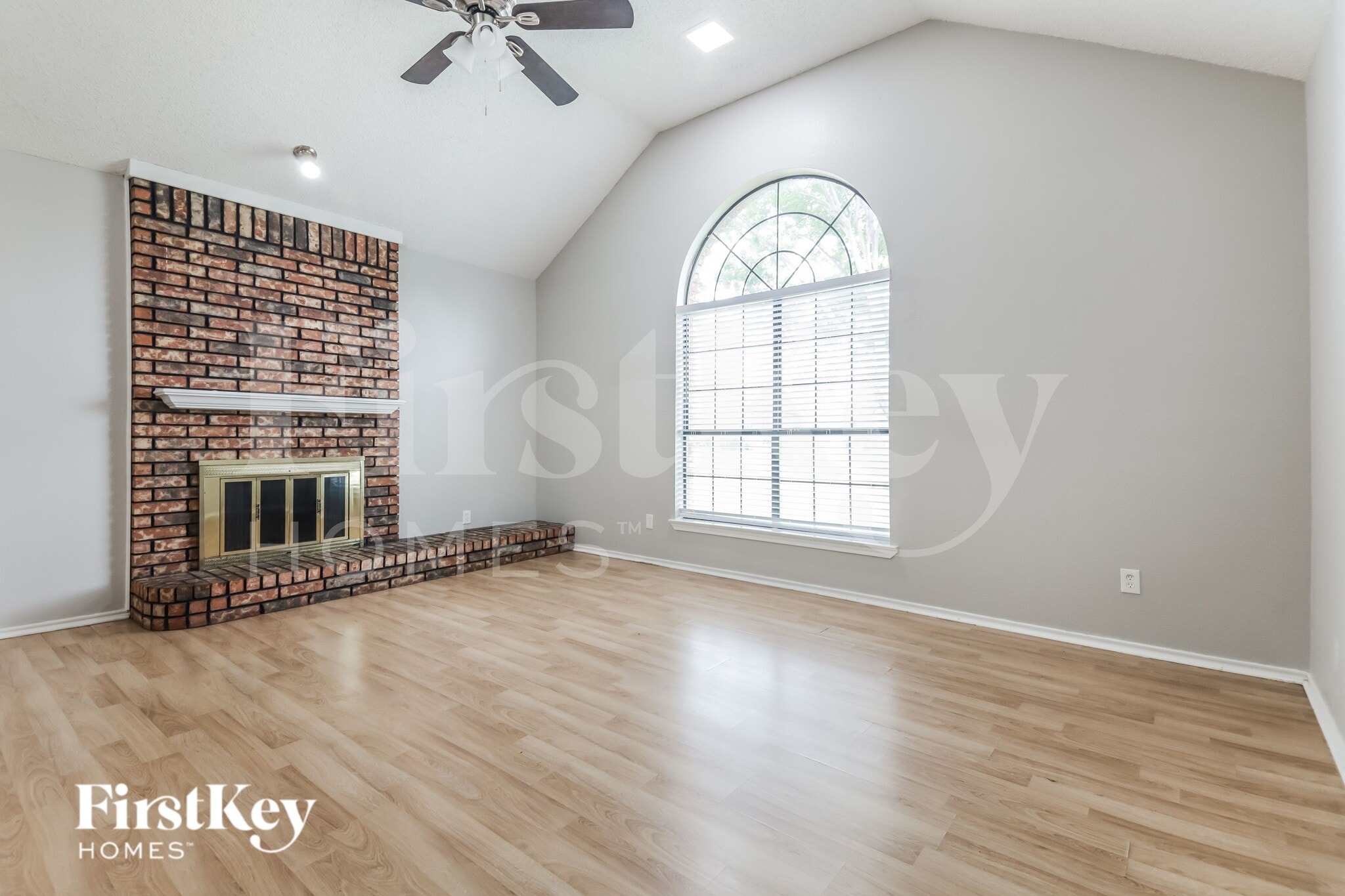 Building Photo - 2026 Greenview Dr